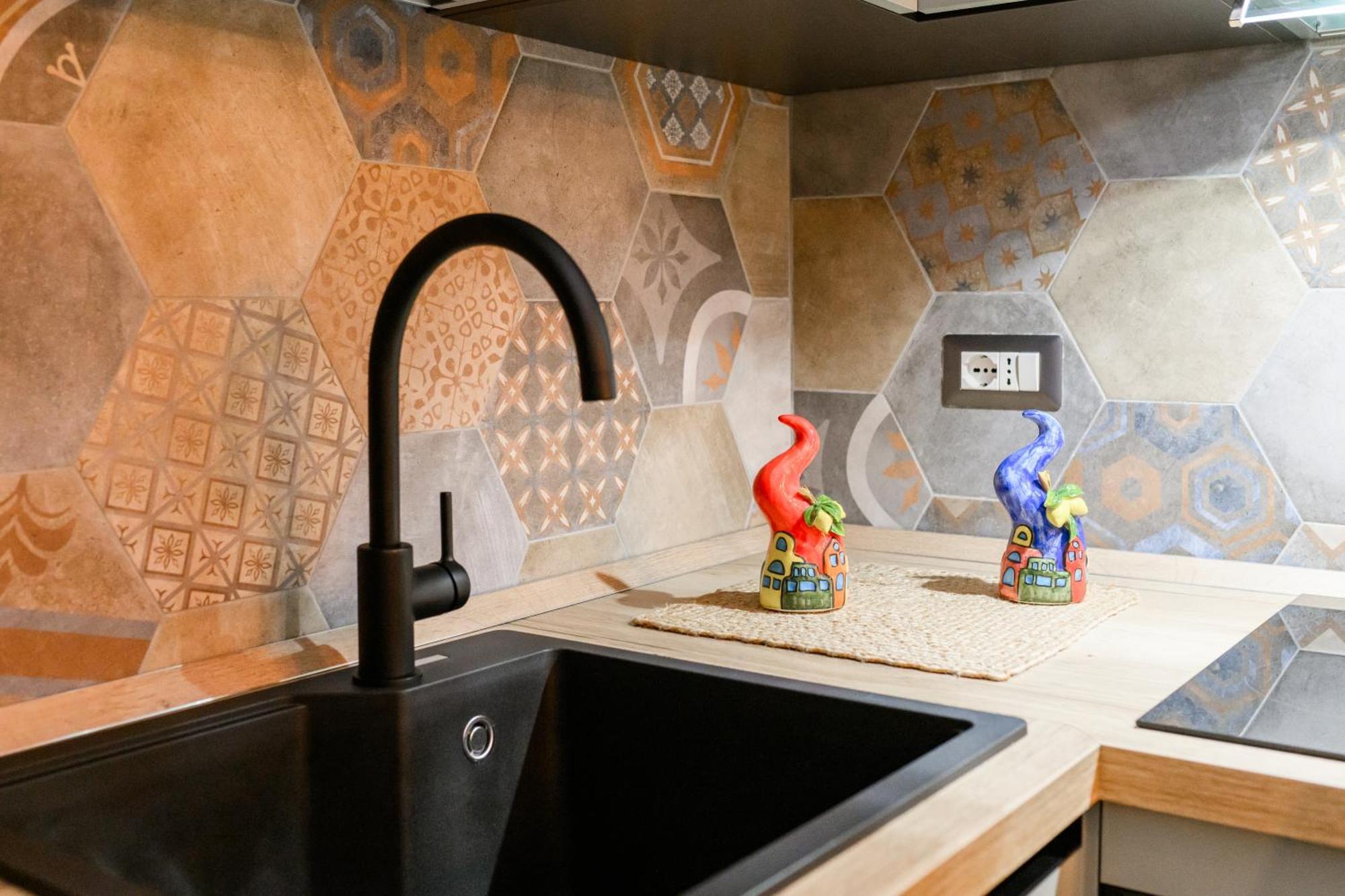 Nea Domus Santa Monica Apartment *