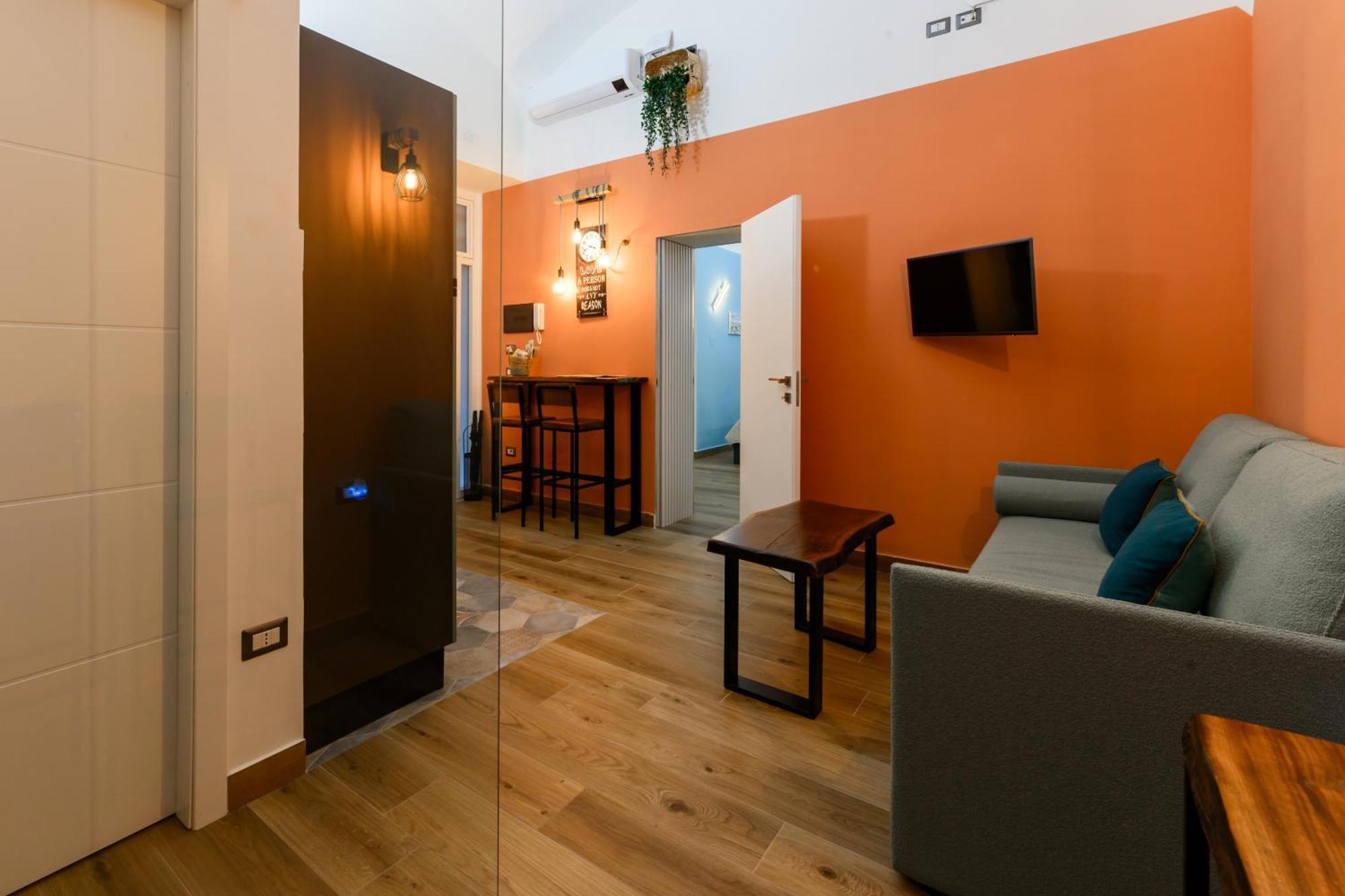 Nea Domus Santa Monica * Naples