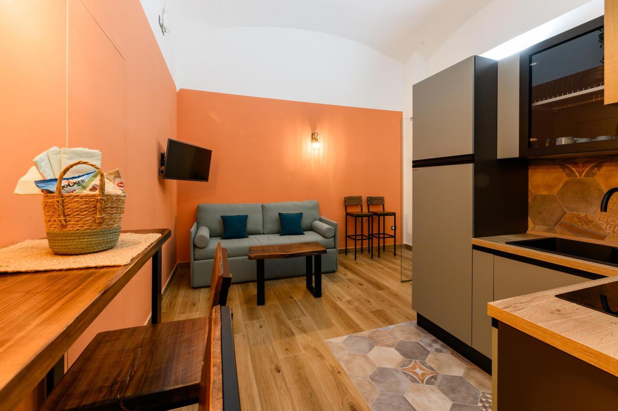 Nea Domus Santa Monica Apartment