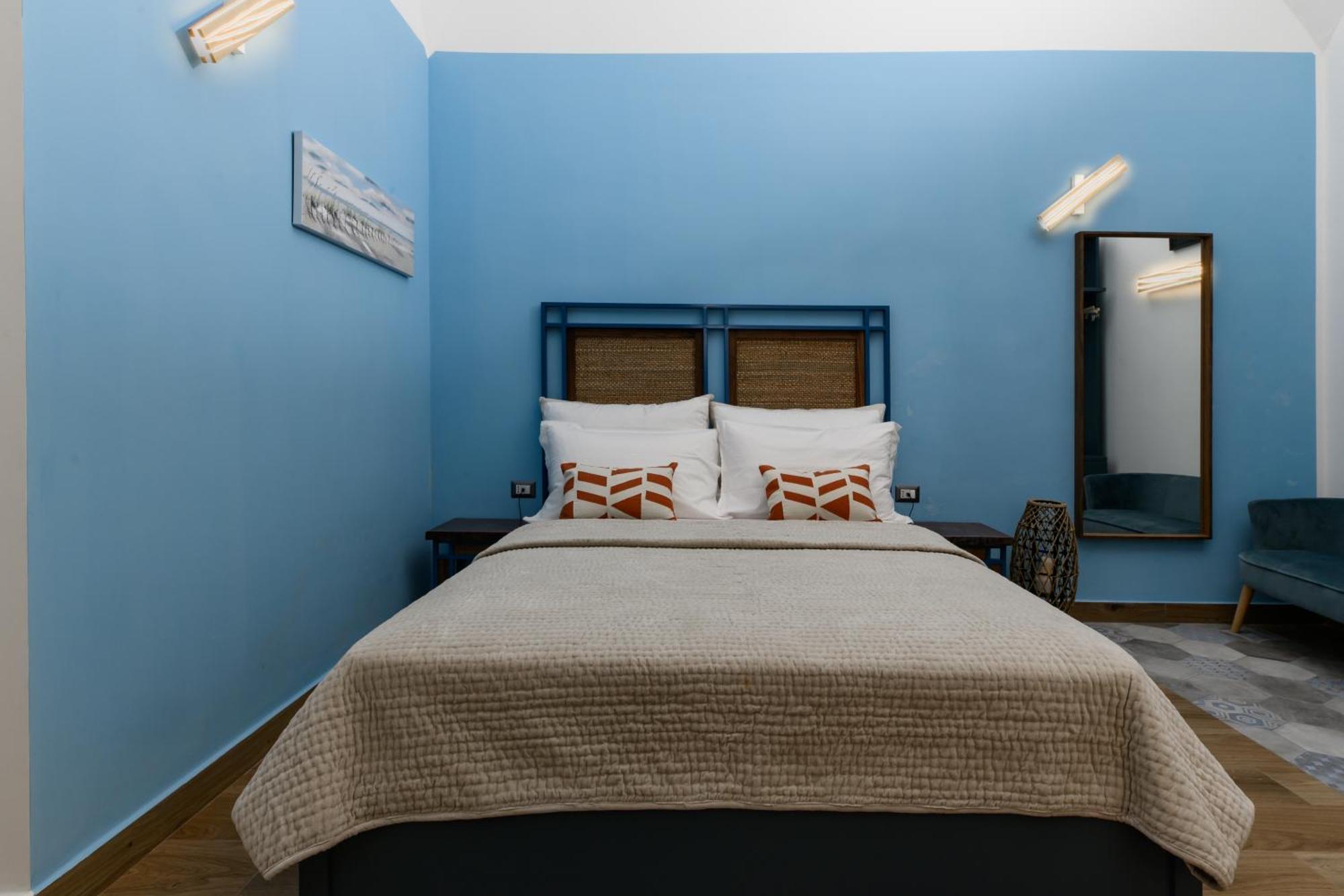 Nea Domus Santa Monica Apartment