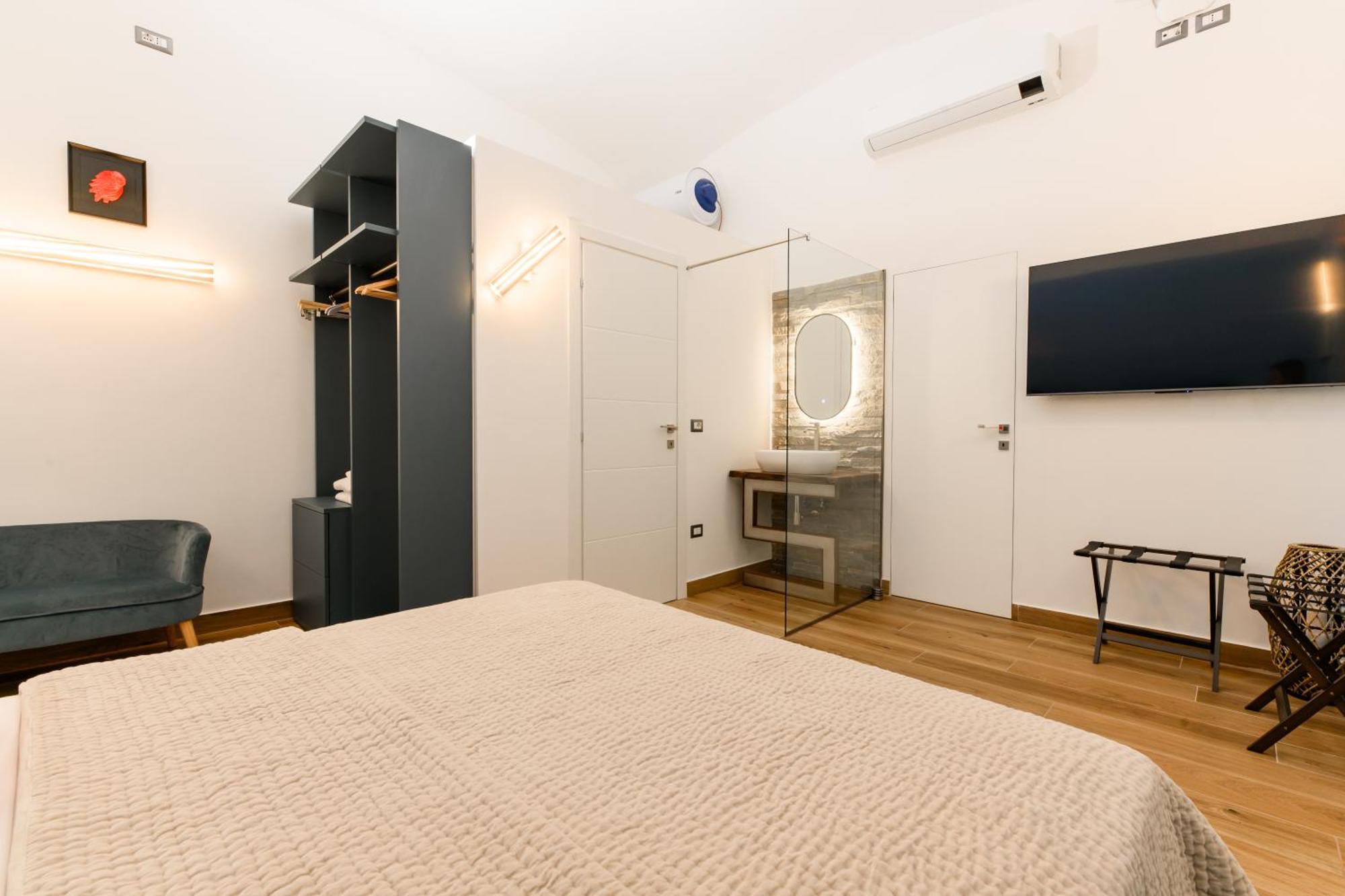 Nea Domus Santa Monica Naples