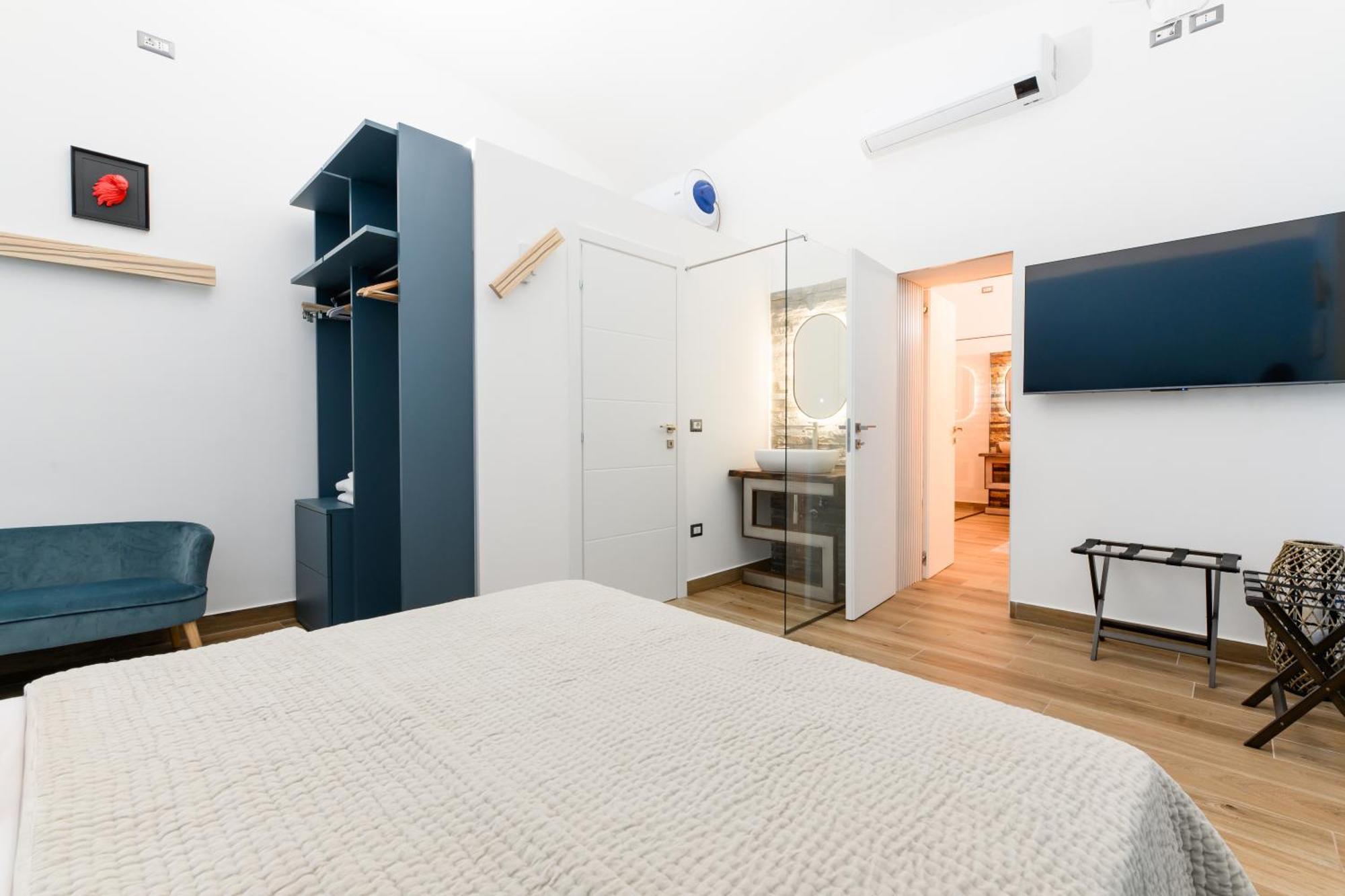 Nea Domus Santa Monica Apartment